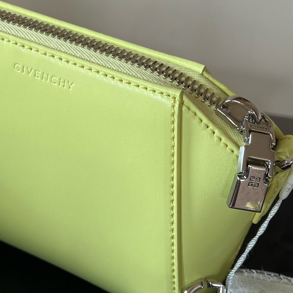 Givenchy Antigona leather nano stachel bag - Picture 3 of 14